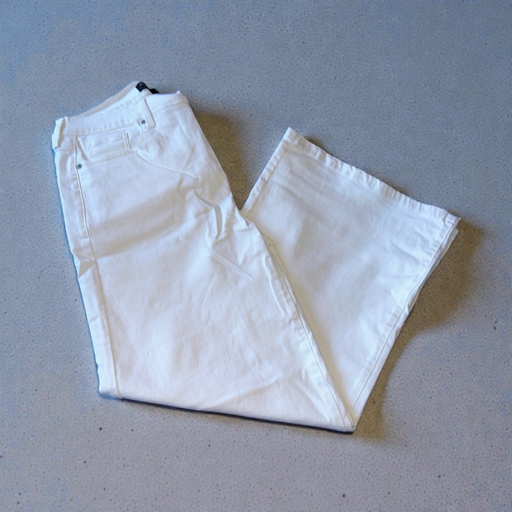NWOT Banana Republic Pure White High Rise wide leg Jeans. Never worn! Size 32/14 - Picture 7 of 7